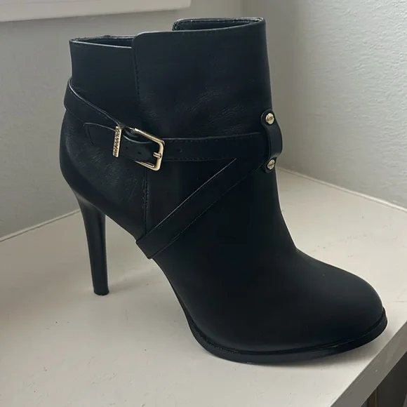 Cute Gianni Bini black boots with gold detailing size 7.5 - Picture 3 of 10